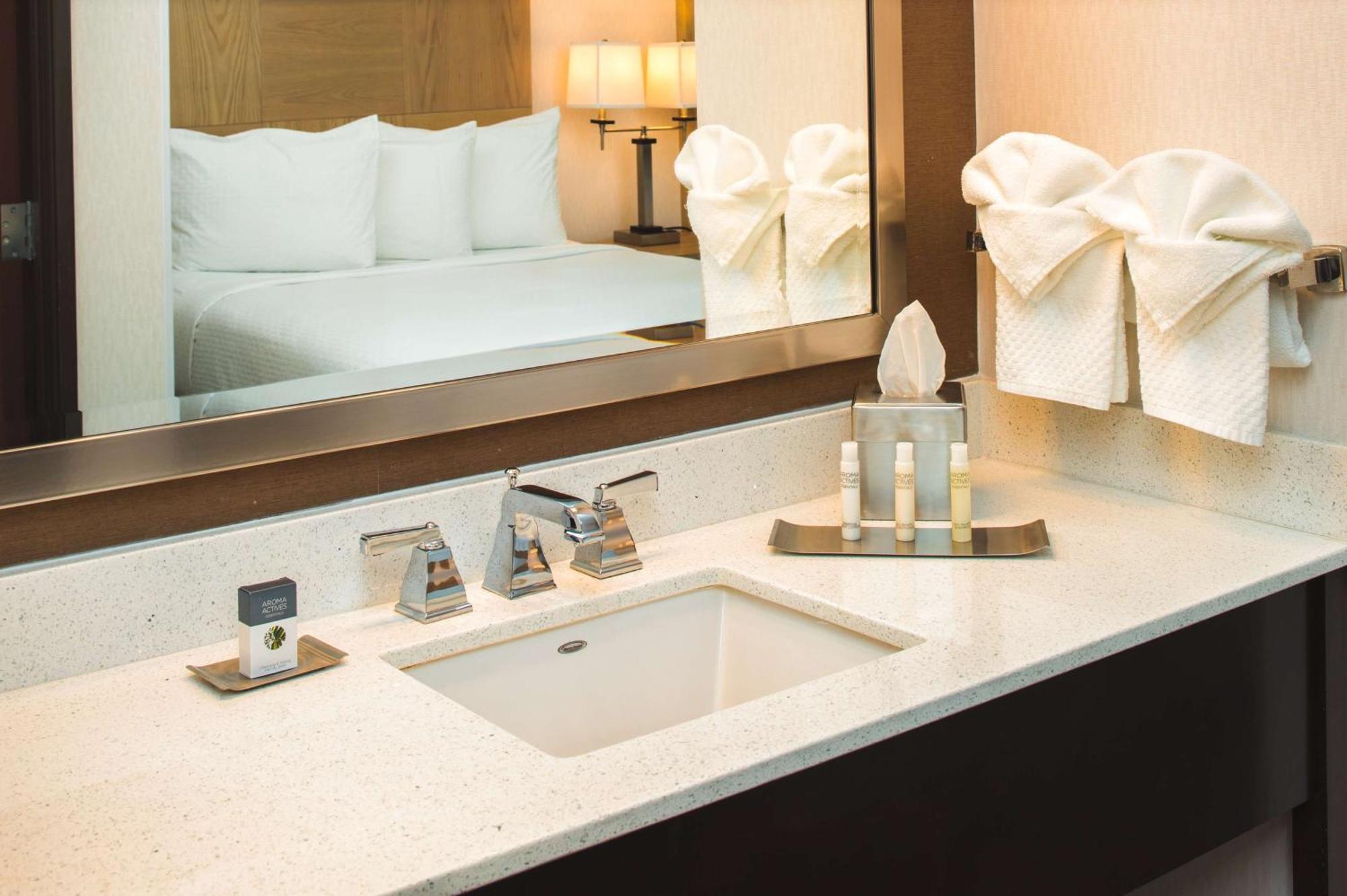 Doubletree By Hilton Olympia Hotel Buitenkant foto