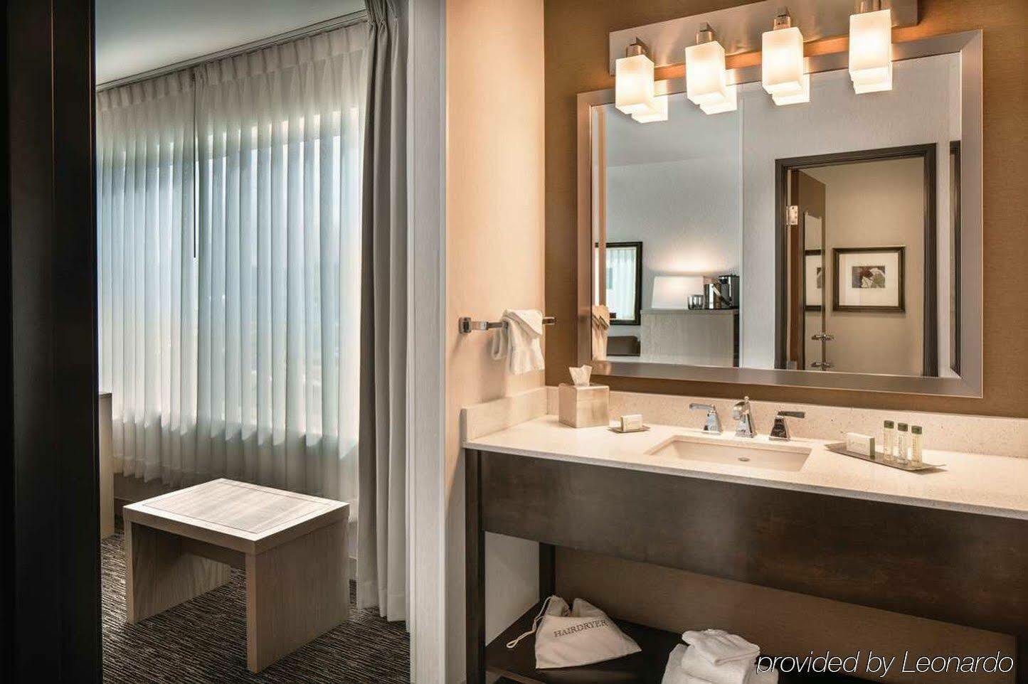Doubletree By Hilton Olympia Hotel Buitenkant foto